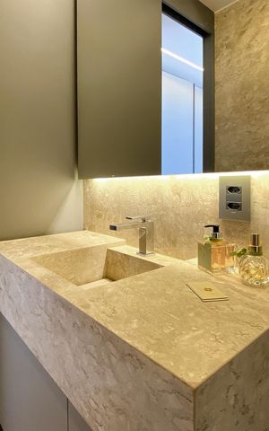 Casa de condomínio à venda com 564m², 5 quartos e 6 vagas Casa de condomínio à venda com 564m², 5 quartos e 6 vagasBanheiro da Suíte 2
