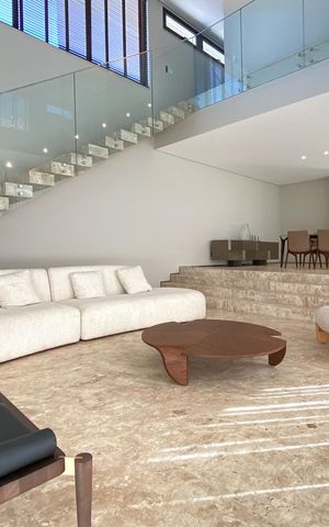 Casa de condomínio à venda com 564m², 5 quartos e 6 vagas Casa de condomínio à venda com 564m², 5 quartos e 6 vagasSala