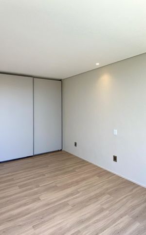 Casa de condomínio à venda com 564m², 5 quartos e 6 vagas Casa de condomínio à venda com 564m², 5 quartos e 6 vagasSuite 4