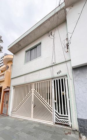 Casa para alugar com 150m², 2 quartos e 2 vagasFachada