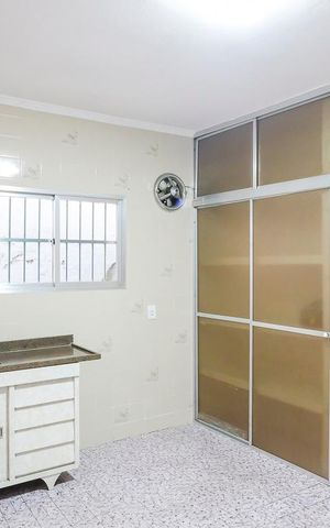 Casa para alugar com 150m², 2 quartos e 2 vagasCozinha