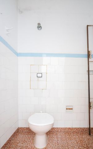 Casa para alugar com 150m², 2 quartos e 2 vagasBanheiro área de serviço