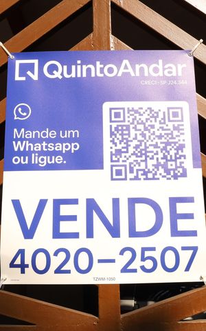 Casa à venda com 320m², 3 quartos e 3 vagasPlaca grande instalada no portão do imóvel dia 06.07.2026 - Código da placa: TZWM-1050