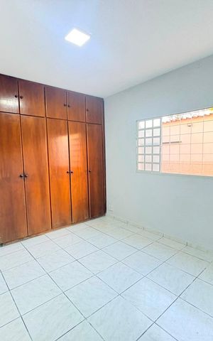 Casa para alugar com 267m², 6 quartos e 5 vagas
