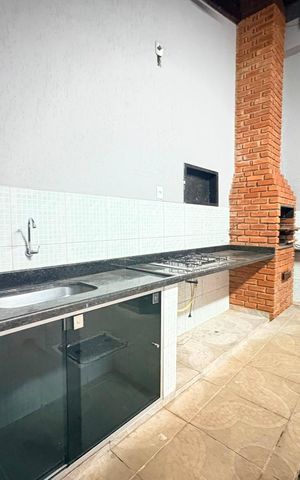 Casa para alugar com 267m², 6 quartos e 5 vagas