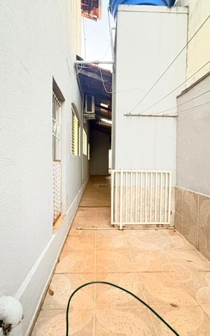Casa para alugar com 267m², 6 quartos e 5 vagas