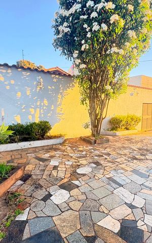 Casa para alugar com 267m², 6 quartos e 5 vagas