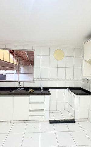 Casa para alugar com 267m², 6 quartos e 5 vagas