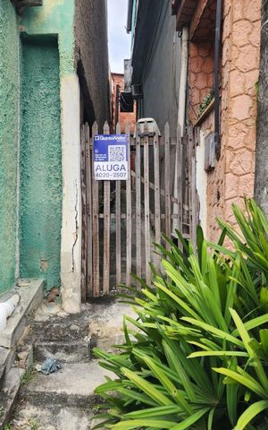 Casa para alugar com 57m², 2 quartos e sem vaga Casa para alugar com 57m², 2 quartos e sem vagaFachada