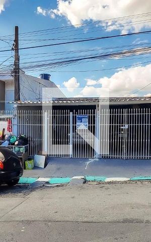 Casa para alugar com 40m², 1 quarto e sem vaga Casa para alugar com 40m², 1 quarto e sem vagaFachada