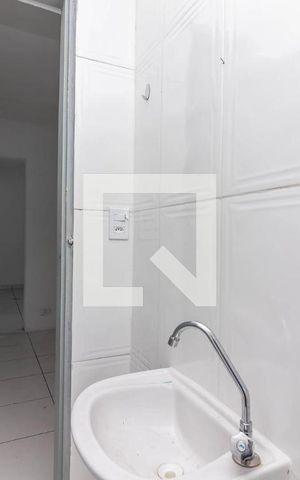 Casa para alugar com 40m², 1 quarto e sem vaga Casa para alugar com 40m², 1 quarto e sem vagaBanheiro
