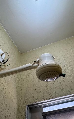 Studio para alugar com 20m², 1 quarto e 1 vaga Studio para alugar com 20m², 1 quarto e 1 vagaBanheiro