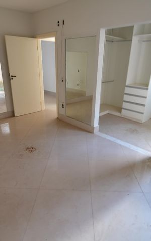 Casa à venda com 200m², 4 quartos e 2 vagasSuíte