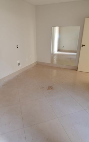 Casa à venda com 200m², 4 quartos e 2 vagasSuíte