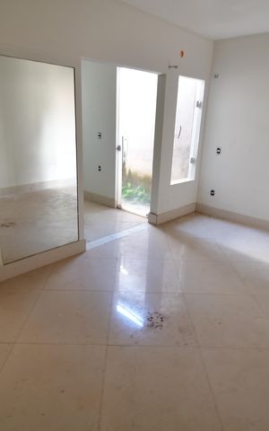 Casa à venda com 200m², 4 quartos e 2 vagasSuíte