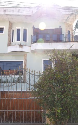 Casa para alugar com 420m², 4 quartos e 5 vagasFachada - Placa grande instalada no portão da fachada do imóvel, dia 06.07.2026 - Código da placa: TZWM-1051