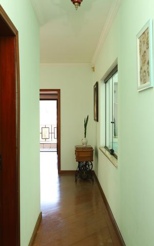 Casa para alugar com 420m², 4 quartos e 5 vagasÁrea entre quartos