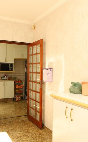 Casa para alugar com 420m², 4 quartos e 5 vagasÁrea de Serviço