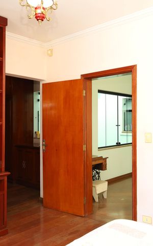 Casa para alugar com 420m², 4 quartos e 5 vagasQuarto 1 - Suíte