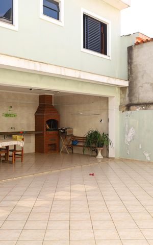 Casa para alugar com 420m², 4 quartos e 5 vagasQuintal