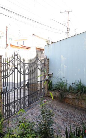 Casa para alugar com 420m², 4 quartos e 5 vagasJardim frontal