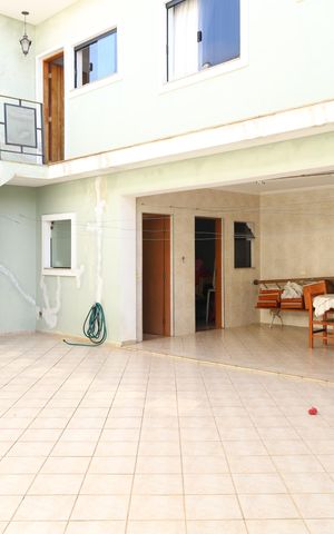 Casa para alugar com 420m², 4 quartos e 5 vagasQuintal