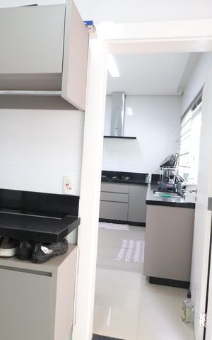 Casa de condomínio para alugar com 350m², 3 quartos e 5 vagasÁrea de Serviço