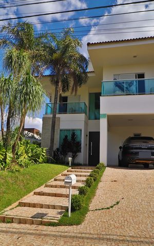 Casa de condomínio para alugar com 350m², 3 quartos e 5 vagasFachada