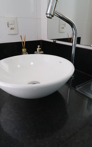 Casa de condomínio para alugar com 350m², 3 quartos e 5 vagasBanheiro da Varanda