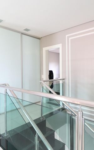Casa de condomínio para alugar com 350m², 3 quartos e 5 vagasHall Quartos 