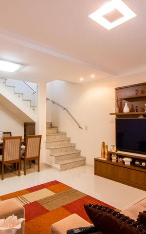 Casa à venda com 181m², 3 quartos e 2 vagas Casa à venda com 181m², 3 quartos e 2 vagasSala