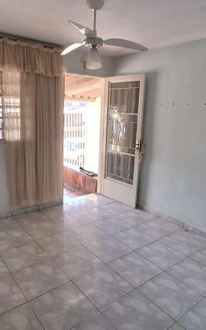 Casa à venda com 100m², 2 quartos e 2 vagas Casa à venda com 100m², 2 quartos e 2 vagasSala