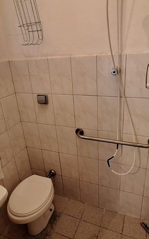 Casa à venda com 100m², 2 quartos e 2 vagas Casa à venda com 100m², 2 quartos e 2 vagasBanheiro