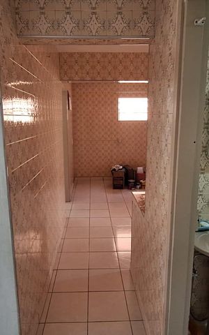 Casa à venda com 100m², 2 quartos e 2 vagas Casa à venda com 100m², 2 quartos e 2 vagasBanheiro
