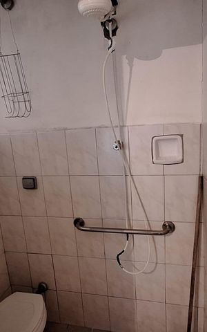 Casa à venda com 100m², 2 quartos e 2 vagas Casa à venda com 100m², 2 quartos e 2 vagasBanheiro