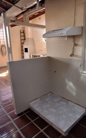 Casa à venda com 100m², 2 quartos e 2 vagas Casa à venda com 100m², 2 quartos e 2 vagasÁrea de serviço