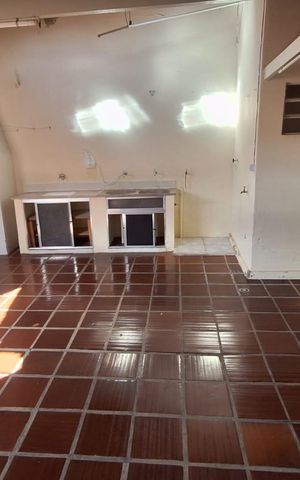 Casa à venda com 100m², 2 quartos e 2 vagas Casa à venda com 100m², 2 quartos e 2 vagasÁrea externa