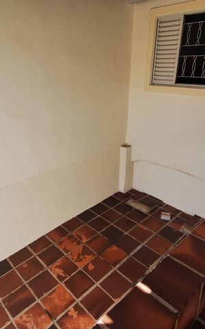 Casa à venda com 100m², 2 quartos e 2 vagas Casa à venda com 100m², 2 quartos e 2 vagasÁrea externa