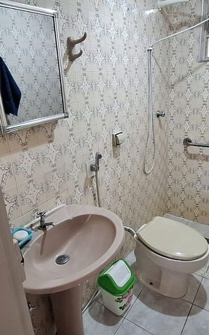 Casa à venda com 100m², 2 quartos e 2 vagas Casa à venda com 100m², 2 quartos e 2 vagasBanheiro