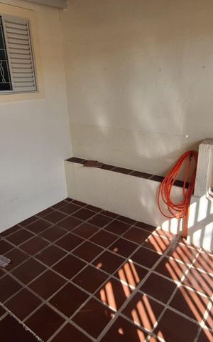 Casa à venda com 100m², 2 quartos e 2 vagas Casa à venda com 100m², 2 quartos e 2 vagasGaragem