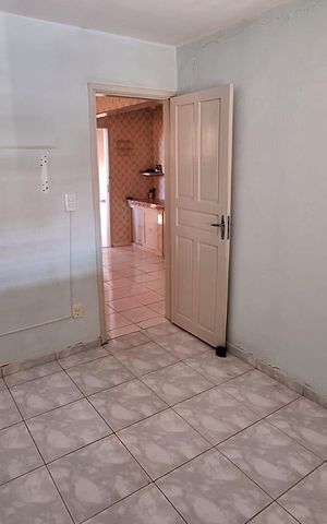 Casa à venda com 100m², 2 quartos e 2 vagas Casa à venda com 100m², 2 quartos e 2 vagasQuarto