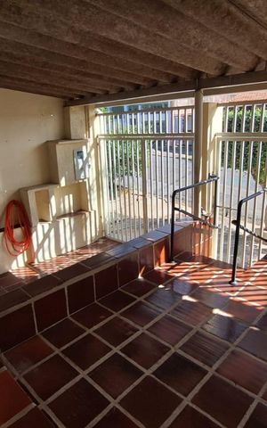 Casa à venda com 100m², 2 quartos e 2 vagas Casa à venda com 100m², 2 quartos e 2 vagasGaragem