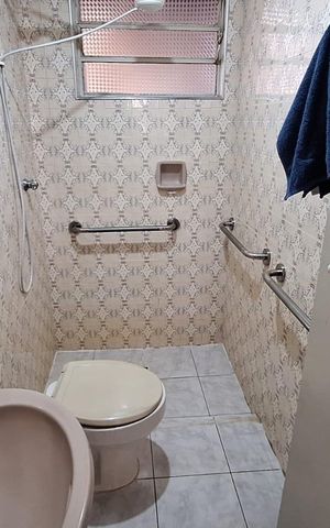 Casa à venda com 100m², 2 quartos e 2 vagas Casa à venda com 100m², 2 quartos e 2 vagasBanheiro
