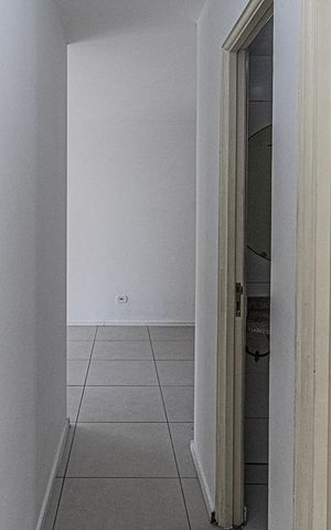 Casa de condomínio à venda com 59m², 3 quartos e 1 vaga Casa de condomínio à venda com 59m², 3 quartos e 1 vagacorredor para os cômodos_2