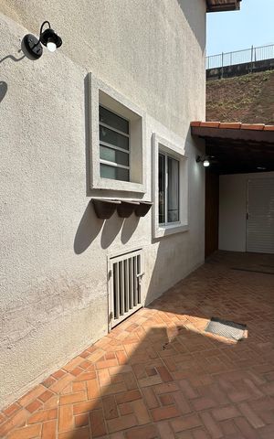 Casa de condomínio à venda com 128m², 2 quartos e 2 vagasQuintal