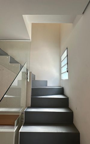 Casa de condomínio à venda com 128m², 2 quartos e 2 vagasEscada