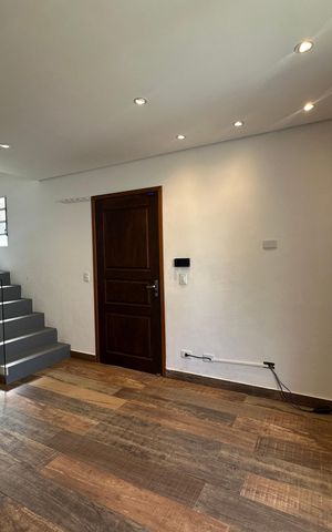 Casa de condomínio à venda com 128m², 2 quartos e 2 vagasSala