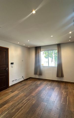 Casa de condomínio à venda com 128m², 2 quartos e 2 vagasSala