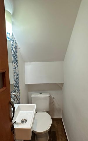 Casa de condomínio à venda com 128m², 2 quartos e 2 vagasLavabo