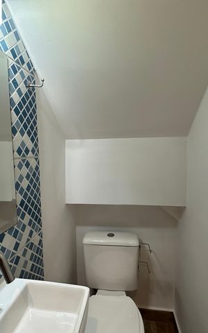Casa de condomínio à venda com 128m², 2 quartos e 2 vagasLavabo